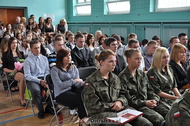 Uroczyste zakończenie roku szkolnego w Zespole Szkół Zawodowych nr 2 im. V Pułku Ułanów Zasławskich w Ostrołęce [28.06.2013] - zdjęcie #17 - eOstroleka.pl