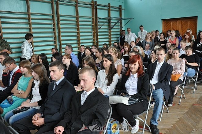Uroczyste zakończenie roku szkolnego w Zespole Szkół Zawodowych nr 2 im. V Pułku Ułanów Zasławskich w Ostrołęce [28.06.2013] - zdjęcie #15 - eOstroleka.pl