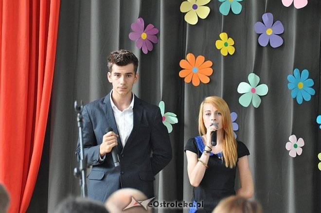 Uroczyste zakończenie roku szkolnego w Zespole Szkół Zawodowych nr 2 im. V Pułku Ułanów Zasławskich w Ostrołęce [28.06.2013] - zdjęcie #3 - eOstroleka.pl