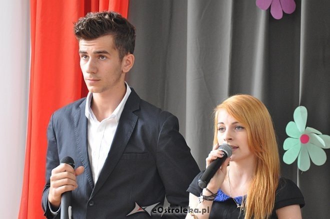 Uroczyste zakończenie roku szkolnego w Zespole Szkół Zawodowych nr 2 im. V Pułku Ułanów Zasławskich w Ostrołęce [28.06.2013] - zdjęcie #1 - eOstroleka.pl