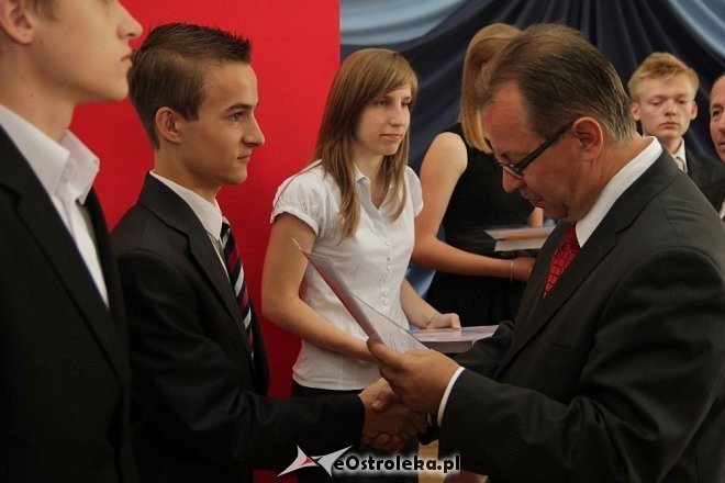 Zakończenie roku szkolnego w II LO w Ostrołęce [28.06.2013] - zdjęcie #5 - eOstroleka.pl