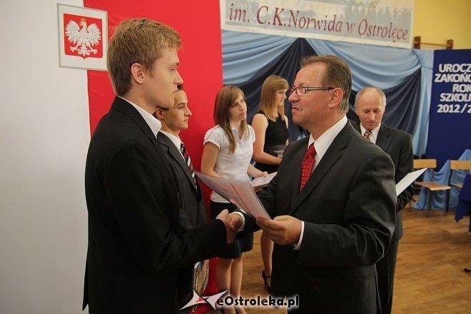 Zakończenie roku szkolnego w II LO w Ostrołęce [28.06.2013] - zdjęcie #3 - eOstroleka.pl