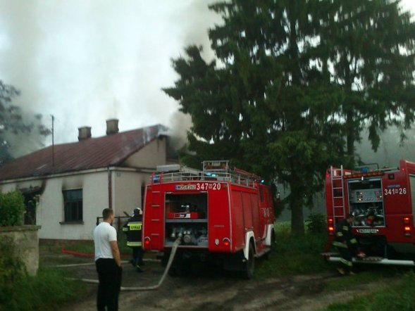 Pożar budynku w Tyszkach Nadborach [29.06.2013] - zdjęcie #1 - eOstroleka.pl
