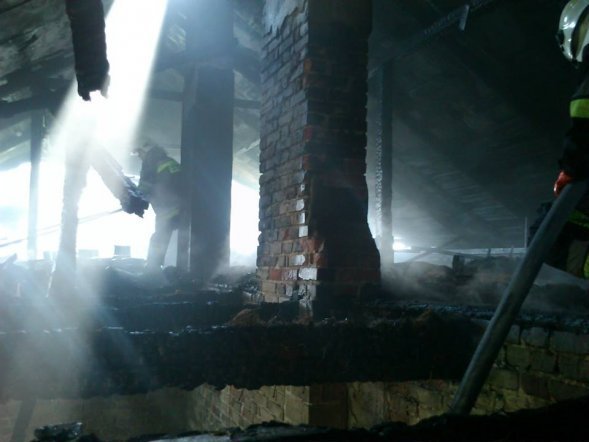 Pożar budynku w Tyszkach Nadborach [29.06.2013] - zdjęcie #16 - eOstroleka.pl