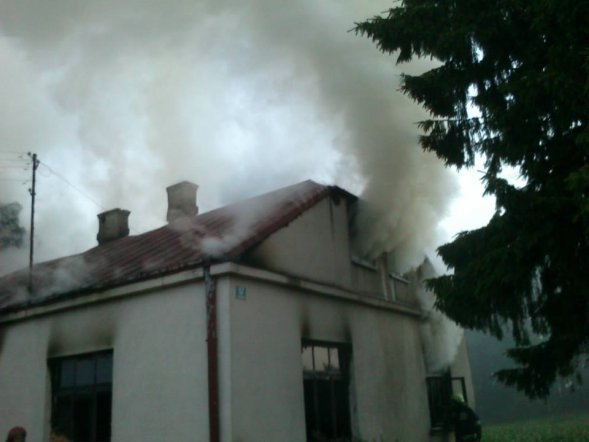 Pożar budynku w Tyszkach Nadborach [29.06.2013] - zdjęcie #7 - eOstroleka.pl