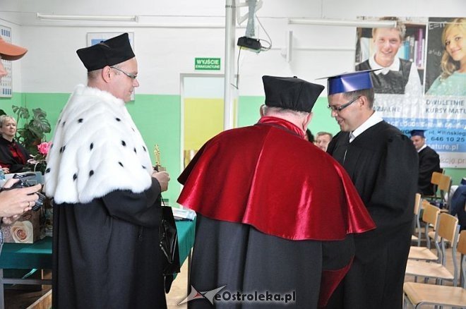 WSES: Uroczyste Wręczenie Dyplomów Ukończenia Studiów [30.06.2013] - zdjęcie #13 - eOstroleka.pl