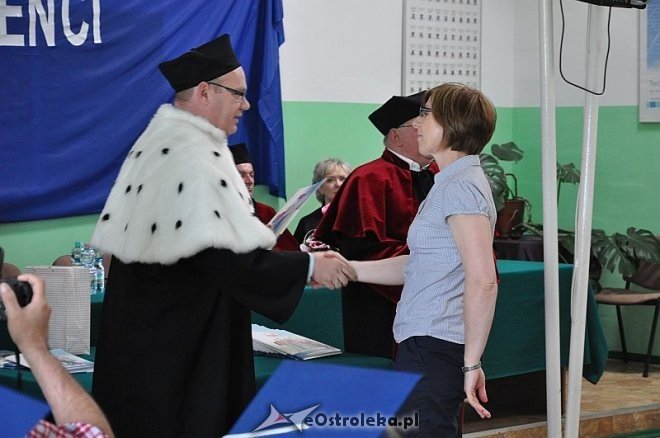 WSES: Uroczyste Wręczenie Dyplomów Ukończenia Studiów [30.06.2013] - zdjęcie #8 - eOstroleka.pl