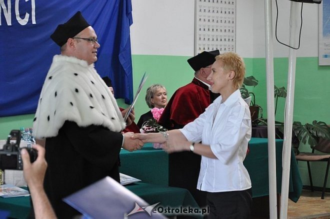 WSES: Uroczyste Wręczenie Dyplomów Ukończenia Studiów [30.06.2013] - zdjęcie #5 - eOstroleka.pl