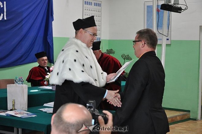 WSES: Uroczyste Wręczenie Dyplomów Ukończenia Studiów [30.06.2013] - zdjęcie #4 - eOstroleka.pl