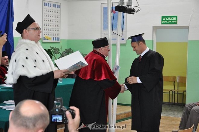 WSES: Uroczyste Wręczenie Dyplomów Ukończenia Studiów [30.06.2013] - zdjęcie #3 - eOstroleka.pl