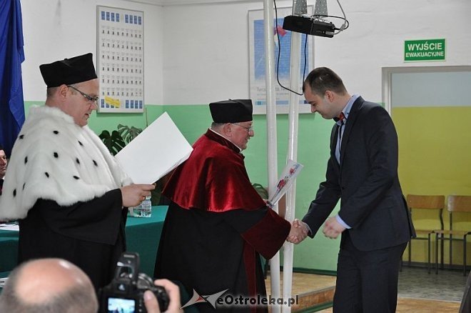 WSES: Uroczyste Wręczenie Dyplomów Ukończenia Studiów [30.06.2013] - zdjęcie #2 - eOstroleka.pl