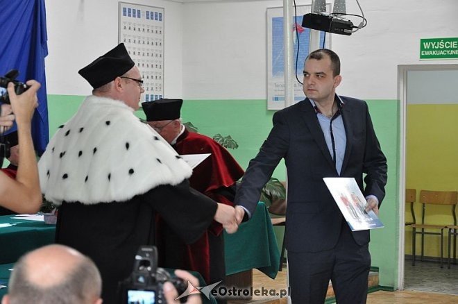 WSES: Uroczyste Wręczenie Dyplomów Ukończenia Studiów [30.06.2013] - zdjęcie #1 - eOstroleka.pl