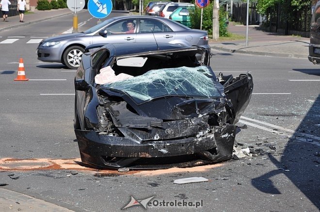 Wypadek na skrzyżowaniu ul. Bogusławskiego i ul. Piłsudskiego [05.07.2013] - zdjęcie #5 - eOstroleka.pl