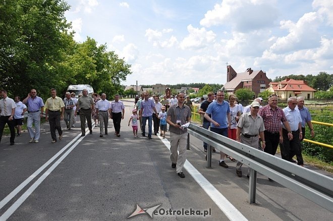Uroczyste otwarcie mostu Łęgu Starościńskim i prawie 23 km dróg w gminie Lelis [05.07.2013] - zdjęcie #16 - eOstroleka.pl