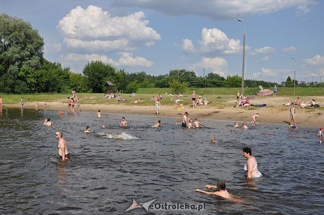 Wypoczynek i ochłoda na plaży w Ostrołęce [05.07.2013]  - zdjęcie #8 - eOstroleka.pl