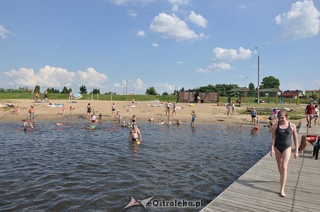 Wypoczynek i ochłoda na plaży w Ostrołęce [05.07.2013]  - zdjęcie #9 - eOstroleka.pl