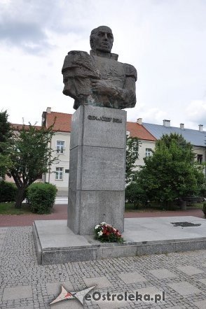 SLD: Hołd ofiarom zbrodni wołyńskiej [11.07.2013] - zdjęcie #1 - eOstroleka.pl