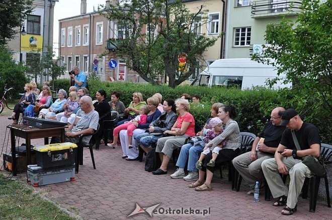 „Sztukmistrz Śpiewa” – recital Jana Kondraka w ramach ArtCzwartków [11.07.2013] - zdjęcie #19 - eOstroleka.pl