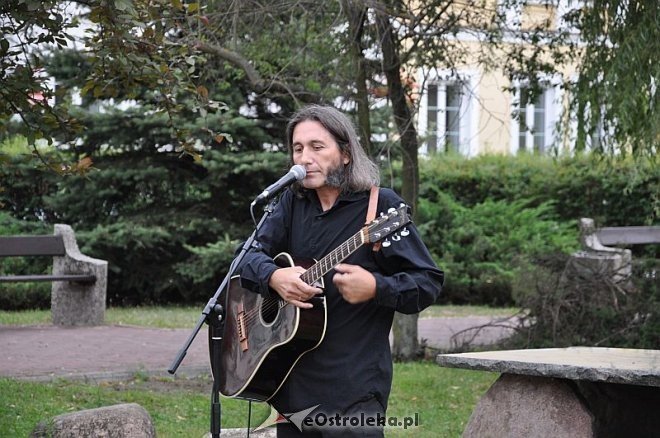 „Sztukmistrz Śpiewa” – recital Jana Kondraka w ramach ArtCzwartków [11.07.2013] - zdjęcie #11 - eOstroleka.pl