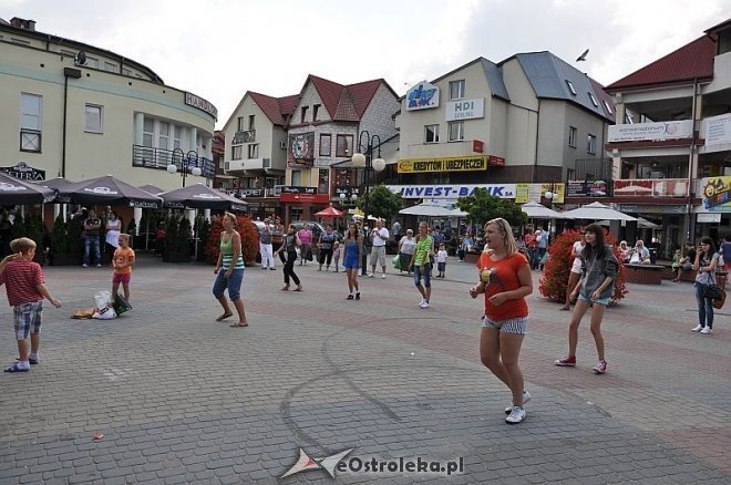 Ostrołęka: Wakacje z Zumbą [13.07.2013] - zdjęcie #46 - eOstroleka.pl