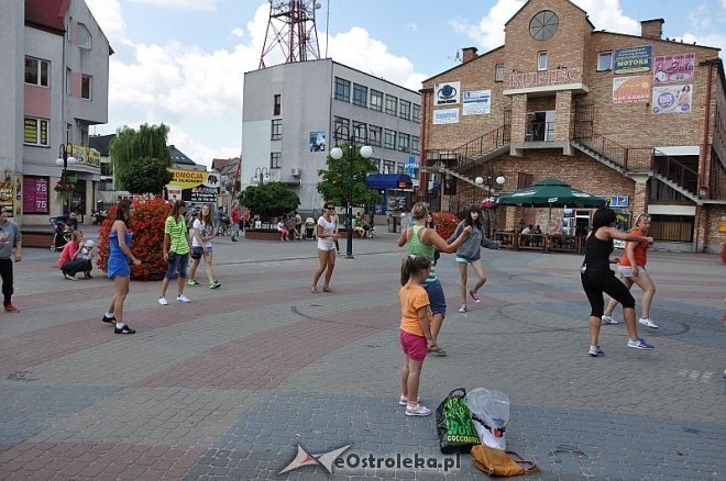 Ostrołęka: Wakacje z Zumbą [13.07.2013] - zdjęcie #49 - eOstroleka.pl