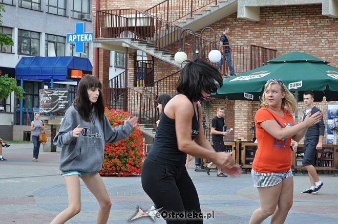 Ostrołęka: Wakacje z Zumbą [13.07.2013] - zdjęcie #54 - eOstroleka.pl