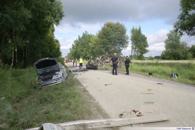 Podbagny: Śmiertelny wypadek. Zginęły trzy osoby [13.07.2013] - zdjęcie #3 - eOstroleka.pl