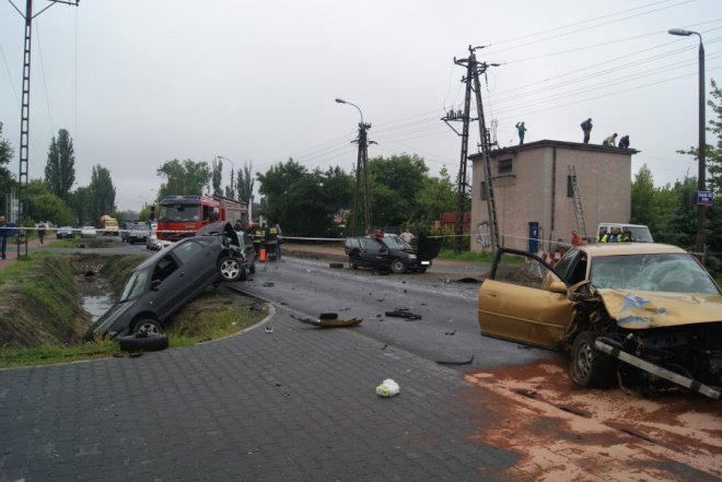 Żyrardów: Zderzenie pięciu samochodów [13.07.2013] - zdjęcie #2 - eOstroleka.pl