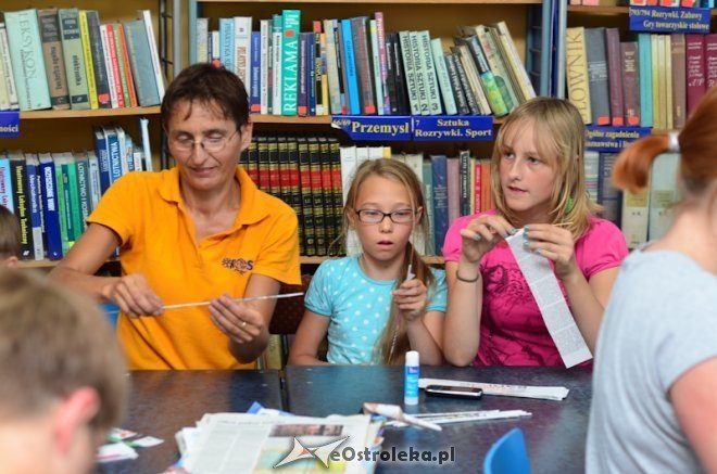 Gazetowe plecionki w Bibliotece Gminnej w Rzekuniu [17.07.2013] - zdjęcie #20 - eOstroleka.pl