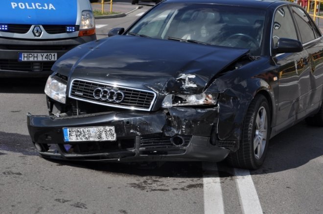 Kolizja na skrzyżowaniu ulic Korczaka i Poznańskiej [18.07.2013] - zdjęcie #10 - eOstroleka.pl