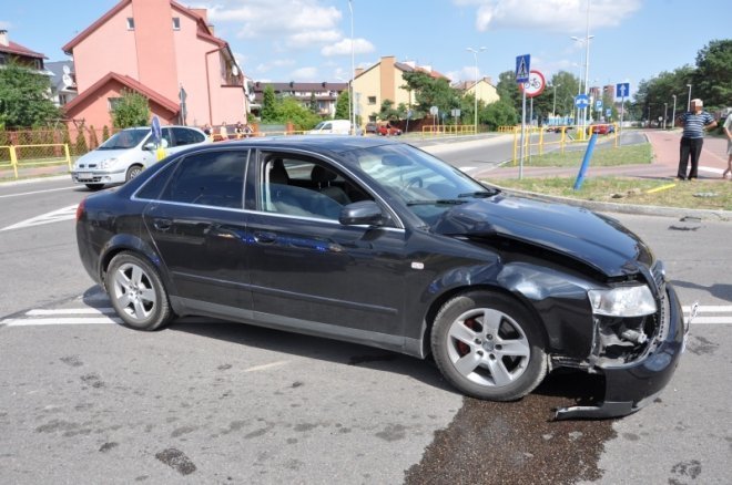 Kolizja na skrzyżowaniu ulic Korczaka i Poznańskiej [18.07.2013] - zdjęcie #7 - eOstroleka.pl