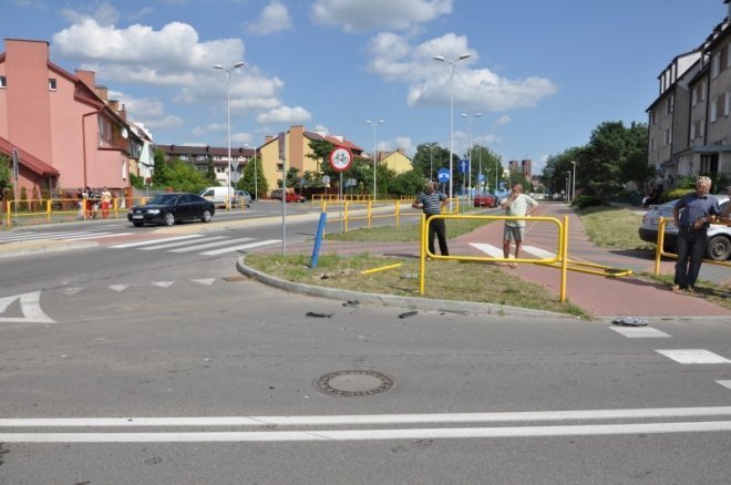 Kolizja na skrzyżowaniu ulic Korczaka i Poznańskiej [18.07.2013] - zdjęcie #5 - eOstroleka.pl