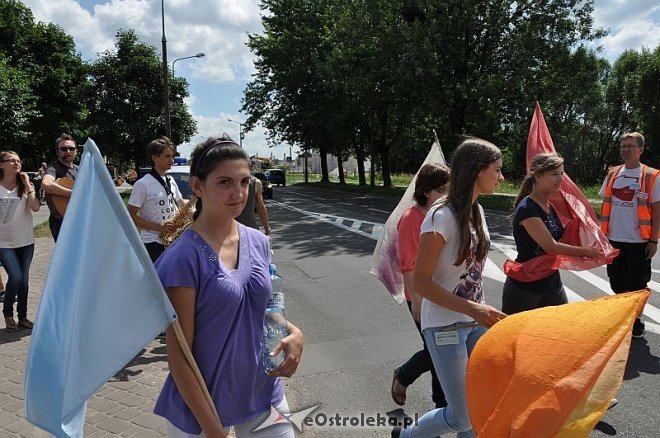 Marsz dla Jezusa ulicami Ostrołęki [18.07.2013] - zdjęcie #20 - eOstroleka.pl