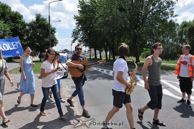 Marsz dla Jezusa ulicami Ostrołęki [18.07.2013] - zdjęcie #21 - eOstroleka.pl