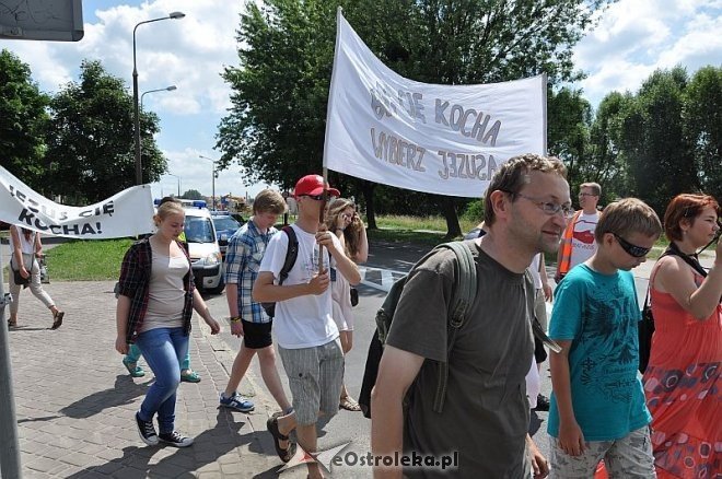 Marsz dla Jezusa ulicami Ostrołęki [18.07.2013] - zdjęcie #25 - eOstroleka.pl