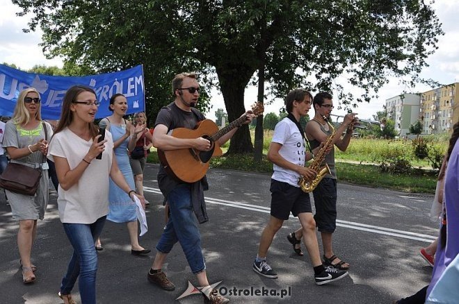 Marsz dla Jezusa ulicami Ostrołęki [18.07.2013] - zdjęcie #27 - eOstroleka.pl