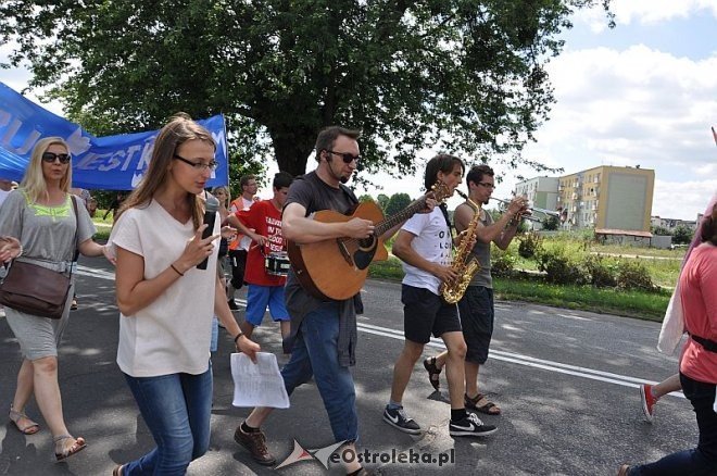 Marsz dla Jezusa ulicami Ostrołęki [18.07.2013] - zdjęcie #28 - eOstroleka.pl