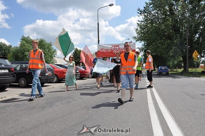 Marsz dla Jezusa ulicami Ostrołęki [18.07.2013] - zdjęcie #31 - eOstroleka.pl
