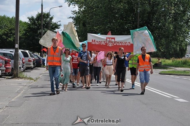 Marsz dla Jezusa ulicami Ostrołęki [18.07.2013] - zdjęcie #32 - eOstroleka.pl