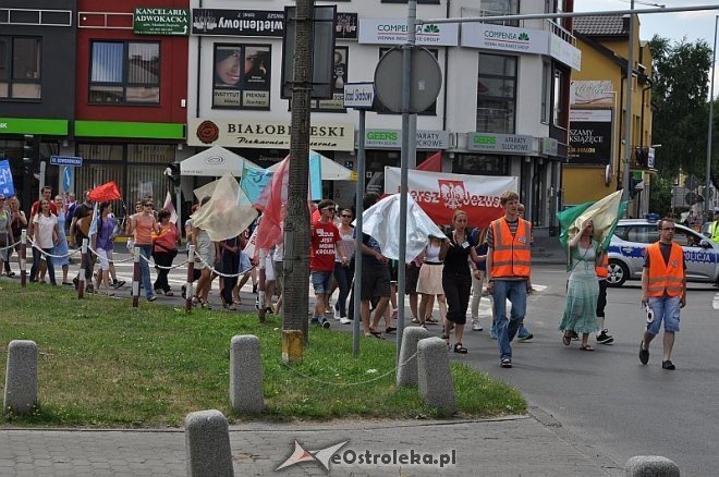 Marsz dla Jezusa ulicami Ostrołęki [18.07.2013] - zdjęcie #47 - eOstroleka.pl