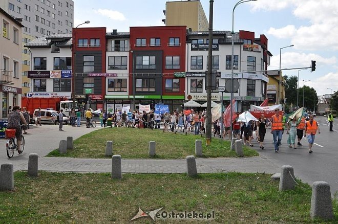 Marsz dla Jezusa ulicami Ostrołęki [18.07.2013] - zdjęcie #37 - eOstroleka.pl