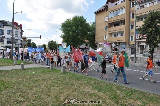 Marsz dla Jezusa ulicami Ostrołęki [18.07.2013] - zdjęcie #49 - eOstroleka.pl