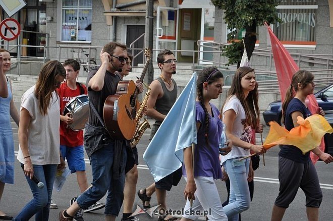 Marsz dla Jezusa ulicami Ostrołęki [18.07.2013] - zdjęcie #28 - eOstroleka.pl