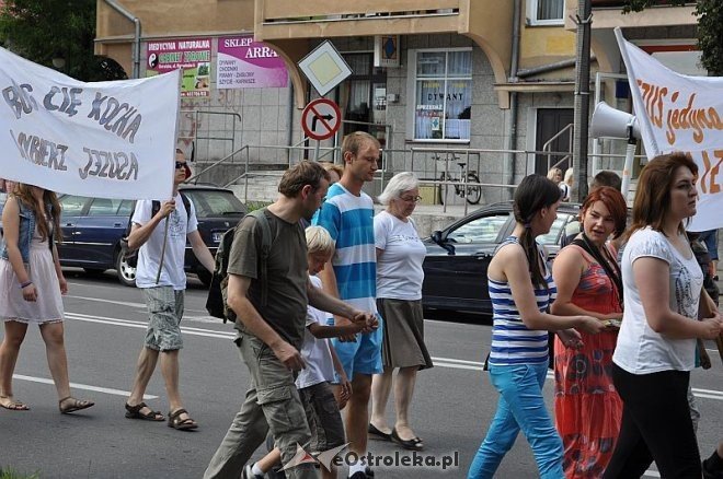 Marsz dla Jezusa ulicami Ostrołęki [18.07.2013] - zdjęcie #62 - eOstroleka.pl