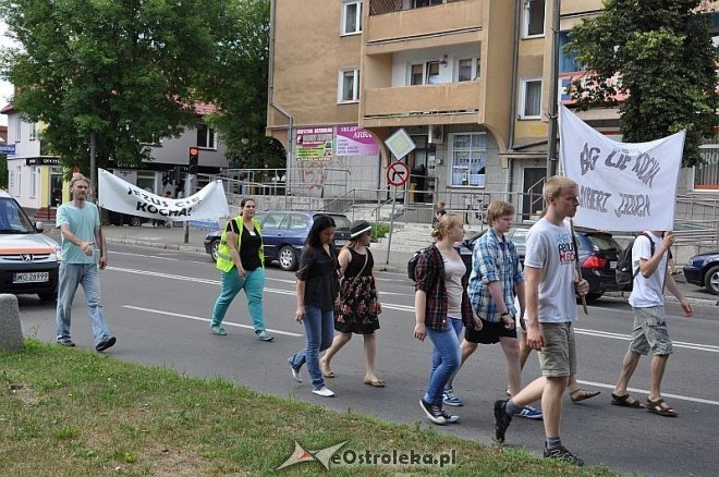 Marsz dla Jezusa ulicami Ostrołęki [18.07.2013] - zdjęcie #64 - eOstroleka.pl