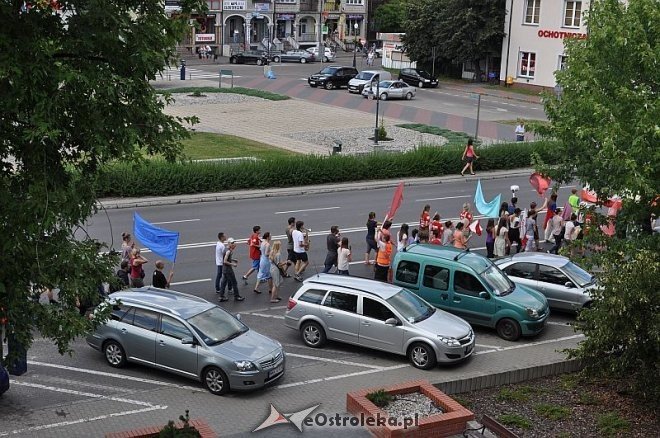 Marsz dla Jezusa ulicami Ostrołęki [18.07.2013] - zdjęcie #70 - eOstroleka.pl