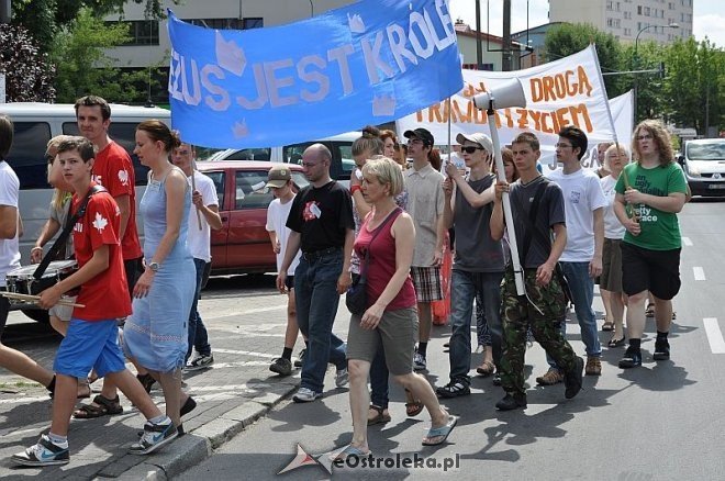Marsz dla Jezusa ulicami Ostrołęki [18.07.2013] - zdjęcie #51 - eOstroleka.pl