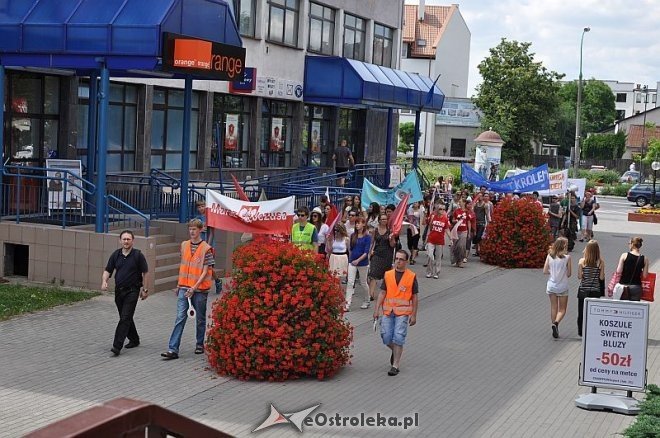 Marsz dla Jezusa ulicami Ostrołęki [18.07.2013] - zdjęcie #53 - eOstroleka.pl