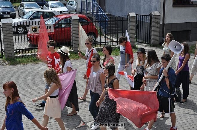 Marsz dla Jezusa ulicami Ostrołęki [18.07.2013] - zdjęcie #57 - eOstroleka.pl