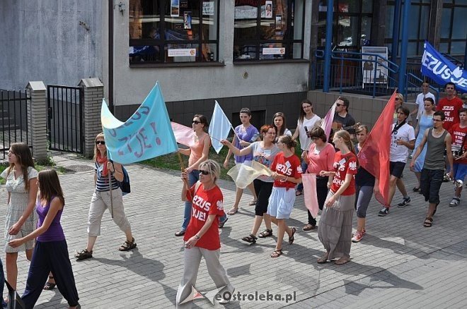Marsz dla Jezusa ulicami Ostrołęki [18.07.2013] - zdjęcie #59 - eOstroleka.pl